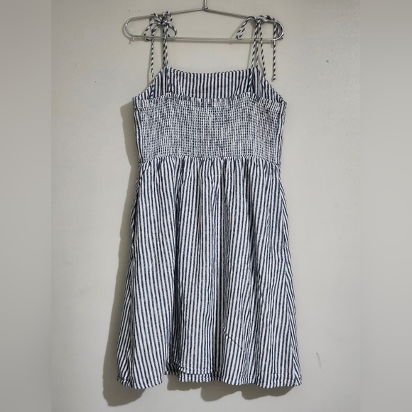 Old Navy Gray and White Spaghetti Strap Sundress - Picture 3 of 6